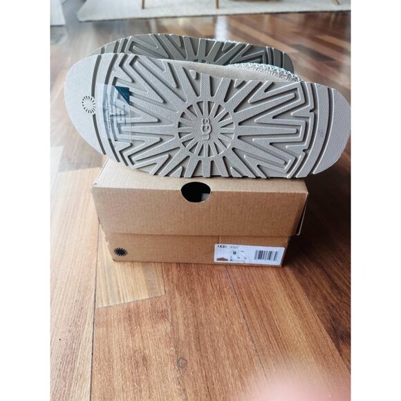 UGG Women's Tazz II sz 8 NEW in box - Picture 3 of 10